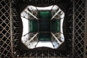 una vista de la torre eifel en paris foto