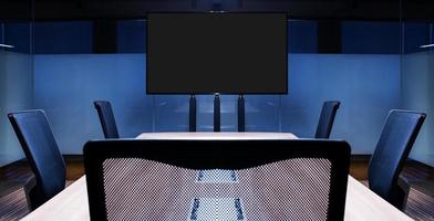 pantalla de televisión en blanco en la sala de reuniones foto