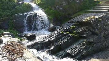 chute d'eau en cascade video