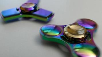 coloridos juguetes spinner fidget video