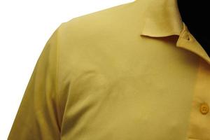 ilustración de una camiseta de color amarillo con un primer plano frontal. camiseta amarilla, vista frontal y trasera, ropa sobre fondo blanco aislado. foto