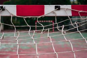 equipamiento deportivo de portería de fútbol en el campo deportivo foto