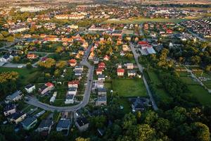 barrio suburbano en la ciudad de Europa, vista aérea foto