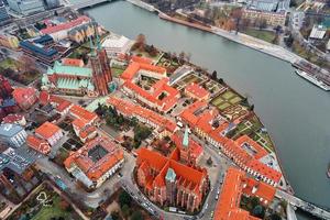 paisaje urbano del panorama de wroclaw en polonia, vista aérea foto