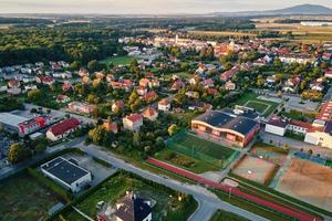 barrio suburbano en la ciudad de Europa, vista aérea foto