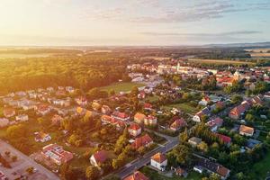 barrio suburbano en la ciudad de Europa, vista aérea foto