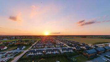 barrio suburbano en la ciudad de Europa, vista aérea foto