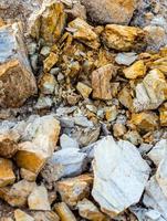 Textura de piedra y suelo en suelo de montaña rocosa foto