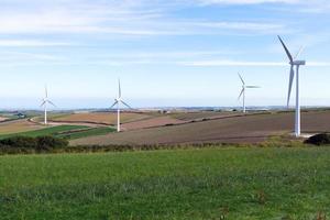 aerogeneradores de energía limpia foto