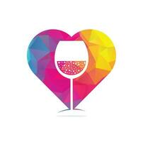 copa de vino en forma de corazón concepto icono vector logo. diseño de ilustración de plantilla de logotipo de amor de vino.