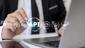 api - interfaz de programación de aplicaciones. herramienta de desarrollo de software. negocio, tecnología moderna, Internet y concepto de redes. foto