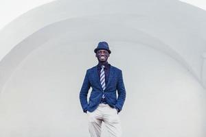 hombre africano en traje foto