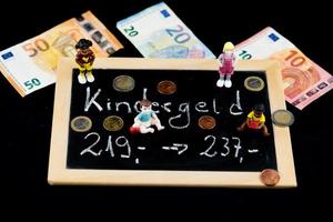 Child benefit will be increased in Germany on January 1st, 2023 photo