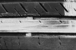 Cracks or deterioration caused by corrosion cause rust or various cracks to occur on the old rubber photo