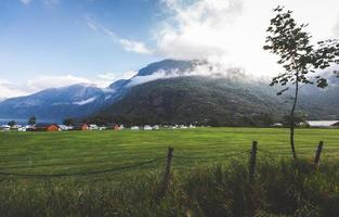 viajar a noruega en un remolque, acampar, casa sobre ruedas foto