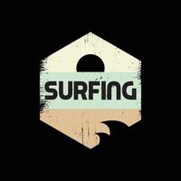 tipografía de ilustración surfng. perfecto para el diseño de camisetas vector
