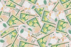 10 billetes de rupias de Sri Lanka se encuentran en una gran pila. fondo conceptual de vida rica foto