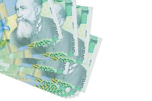 Los billetes de 1 leu rumano se encuentran en un pequeño grupo o paquete aislado en blanco. maqueta con espacio de copia. negocios y cambio de moneda foto
