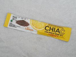 java occidental, indonesia en octubre de 2022. foto aislada de chia c, una bebida en polvo que contiene semillas de chia como fuente refrescante de omega 3 y rica en vitamina c.