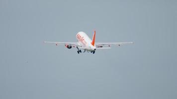 AMSTERDAM, THE NETHERLANDS JULY 25, 2017 - EasyJet Airbus 320 G EZOB take off at Polderbaan 36L, Shiphol Airport, Amsterdam, Holland video