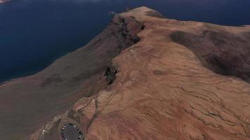 flygande över mirador del rio, lanzarote, kanariefågel öar. video