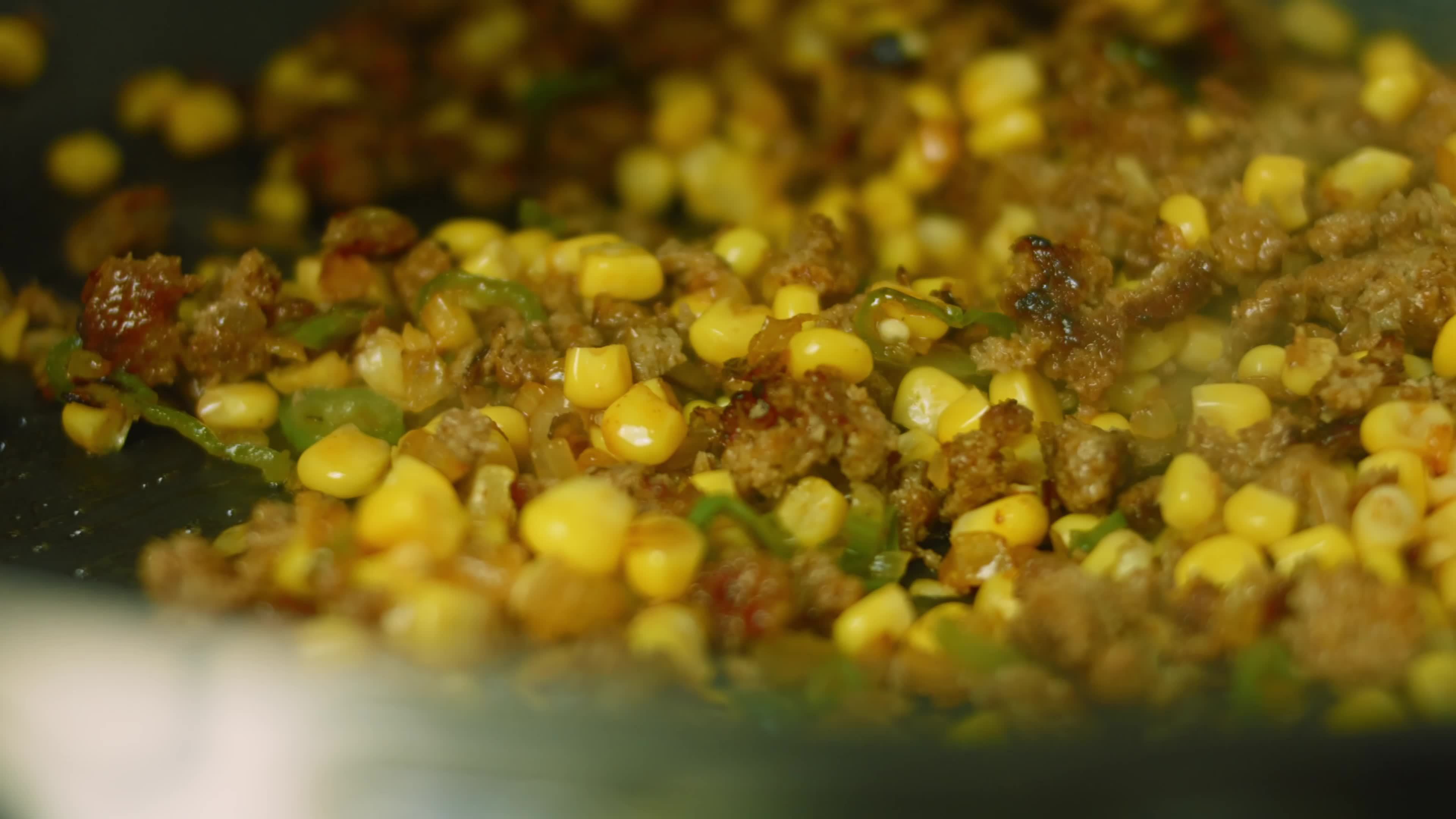 Mix chopped onion, chopped pepper and chorizo meat. Fry in a pan. Macro