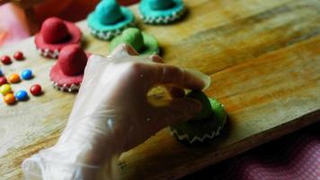 I draw lines with glaze at Mexican Sombrero cookies in three colors video