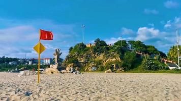 puerto escondido mexico oaxaca mexikansk 2022 röd flagga simning förbjuden hög vågor i puerto escondido Mexiko. video