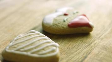 Je décore des biscuits au pain d'épice avec du glaçage royal. le meilleur biscuit au pain d'épice fait maison video