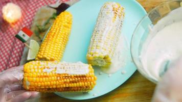 I put three ripe corn plants on the table video