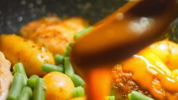 Honey-Mustard CHICKEN and VEGETABLES recipe. Retro style filming video