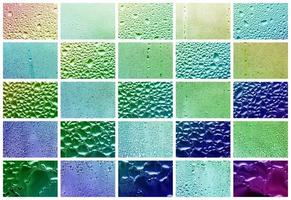 un collage de muchos fragmentos diferentes de vidrio, decorado con gotas de lluvia del condensado. colores del arcoiris foto