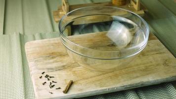 pétrir la pâte. ingrédients pour la pâte. le meilleur biscuit au pain d'épice fait maison video