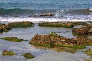 costa del mar mediterráneo en el norte de israel. foto