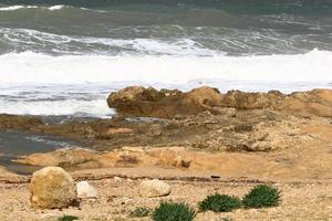 costa del mar mediterráneo en el norte de israel. foto