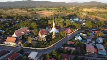 vista aérea del templo en tailandia. foto