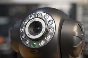 cámaras ip de primer plano instale cámaras ip cctv o sistemas de vigilancia de alta tecnología. sistema de circuito cerrado de televisión foto