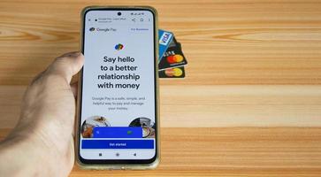 26-11-2022 Chonburi, Thailand, Google Gpay, Wallet is starting to use and is an application that combines financial matters Purchasing and shopping online photo