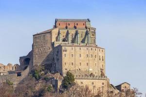 abadía de san miguel, sacra di san michele, italia. edificio monástico medieval. foto