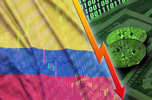 bandera de colombia y tendencia de caída de criptomonedas con dos bitcoins en billetes de dólar y visualización de código binario foto