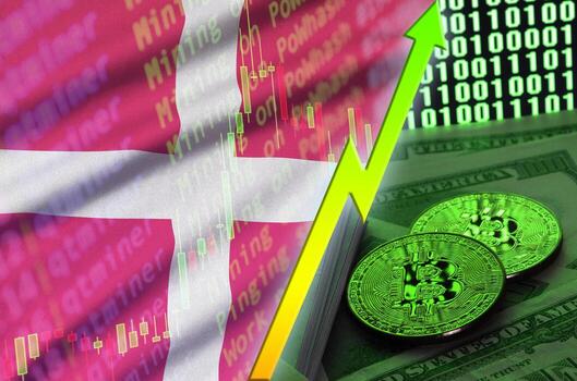 bandera de dinamarca y tendencia creciente de criptomonedas con dos bitcoins en billetes de dólar y visualización de código binario foto