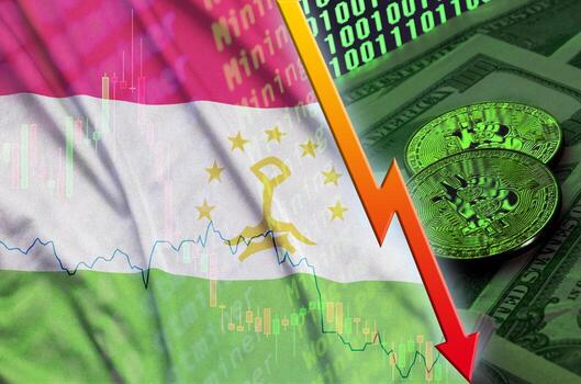 bandera de tayikistán y tendencia de caída de criptomonedas con dos bitcoins en billetes de dólar y visualización de código binario foto