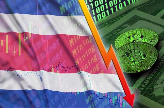 bandera de costa rica y tendencia de caída de criptomonedas con dos bitcoins en billetes de dólar y visualización de código binario foto