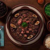 deliciosa comida brasileña feijoada foto