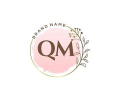 logotipo femenino qm inicial. utilizable para logotipos de naturaleza, salón, spa, cosmética y belleza. elemento de plantilla de diseño de logotipo de vector plano.