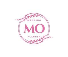 colección de logotipos de monograma de boda con letras iniciales mo, plantillas florales y minimalistas modernas dibujadas a mano para tarjetas de invitación, guardar la fecha, identidad elegante para restaurante, boutique, café en vector