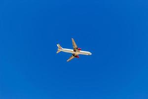 A plane flying in the blue sky without white clouds photo