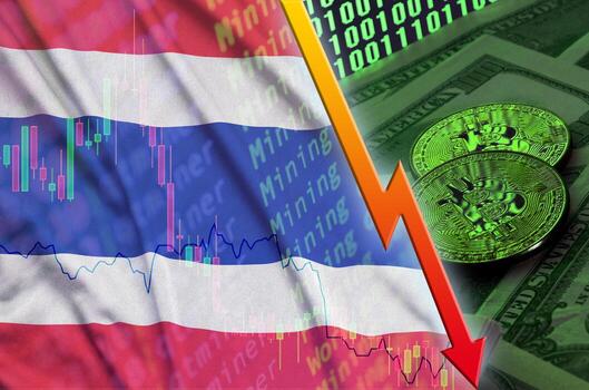bandera de tailandia y tendencia de caída de criptomonedas con dos bitcoins en billetes de dólar y visualización de código binario foto