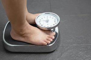 escala de peso para mujeres obesas foto