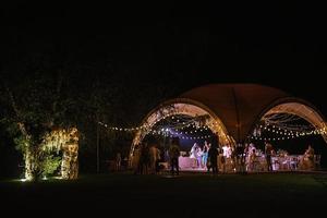 salón de banquetes para bodas, decoración de salones de banquetes foto